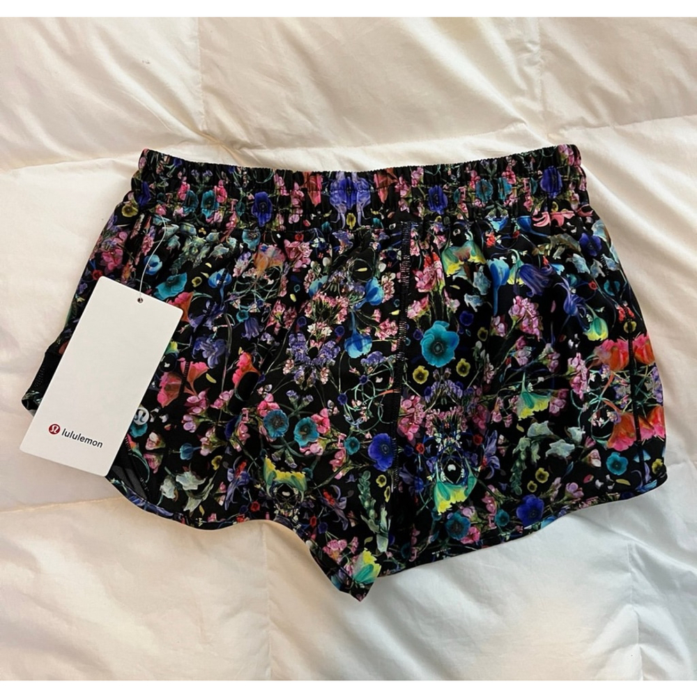 Lululemon Hotty Hot LR Short 2.5" *Lined - Picture 1 of 3